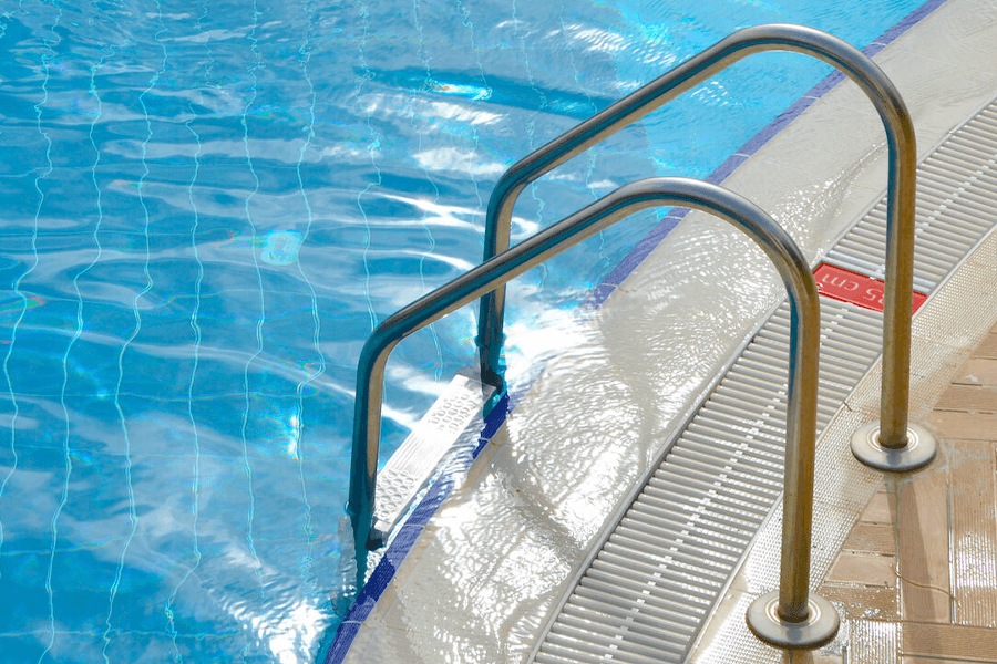 How to heat a swimming pool efficiently in the UK