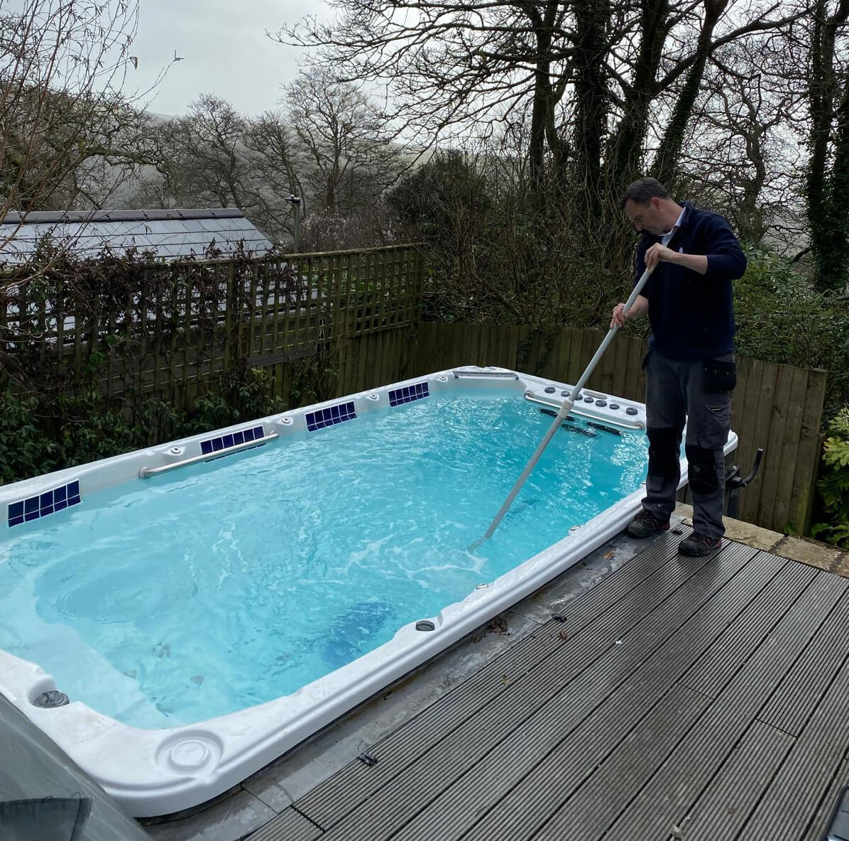 Cleaning an outdoor hot tub